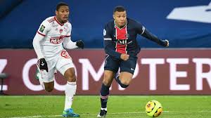 Mbappé se va solo contra el portero, larsonneur sale intentando quitarle el balón, pero el delantero se lo quita y marca el segundo. Paris Saint Germain Psg Feiert Heimsieg Bei Pochettino Debut Eurosport