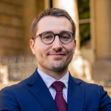 Albert Latour's Instagram, Twitter & Facebook