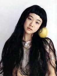 前髪ぱっつんが似合う芸能人ヘアカタログ 丸顔やショート ボブ ロングに 切り方やアレンジ参考にも naver まとめ long hair styles hair beauty beauty