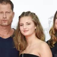 Nach einem kleinen auftritt als statistin in til schweigers film barfuss gab sie im alter von fünf jahren ihr filmdebüt im erfolgreichsten deutschen kinofilm. Luna Schweiger Aktuelle News Infos Bilder Bunte De