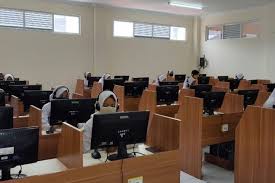 Program ini telah dilakukan di 32 provinsi di indonesia dan diikuti 1.400 smk. 75 Ribu Siswa Terima Bantuan Sertifikasi Toeic Halaman All Kompas Com