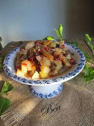 Salade De Poires Cure Aux Fruits Secs Et Aux Epices Les Petits Plats De Bea Salade De Poire Poire Desserts Aux Fruits
