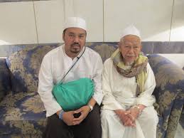 Allahyarham tuan guru nik aziz. Gambar Tuan Guru Nik Aziz Di Tanah Suci