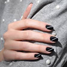 Black And White Striped Nails Black White Nails White Nail Art White Nail Designs Black Nail Designs