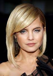 Mena Suvari S Angled Bangs And Lob Angular Everything Mena Suvari S Hairstyle Here Is Nothing But Consistent In 2021 Short Hair Styles Womens Hairstyles Hair Styles
