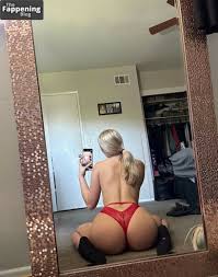 Hailey Sigmond - a glimpse into her nude world