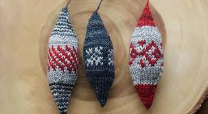 I've spent a very enjoyable several days searching through ravelry for the best knitted christmas ornaments. 11 Festive Free Knitted Christmas Ornaments