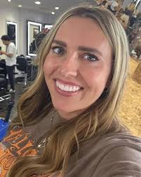 I will be happy to get a rose 🌹🌹 from the fan that love's me