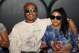 Throwing money Like Meech Home 🫶🏾😂