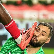 TREMENDO el PLANCHAZO que le dieron a Gigi Donnarumma EN LA CARA, en pleno  Mónaco-PSG 😳🇫🇷