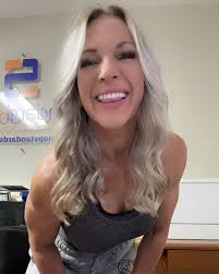 hair.by_lillie convinced me to chop 💇🏼‍♀️ I felt like it deserved a grid  post, bc it's the shortest my hair has been since middle school 🫣😯 She  also hit me with a