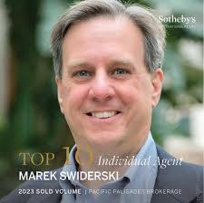 Audrey Hess's Instagram, Twitter & Facebook