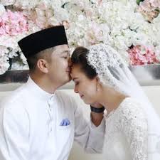 Bagi si jelita siti saleha, kunci hanya satu, perlu ada sikap bertolak ansur antara suami isteri. Siti Saleha Tak Harapkan Suami