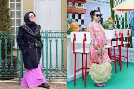 Tampil dengan gaya super stylish, style hijab ala dia publik figur cantik ini bisa jadi inspirasi untuk momen acara buka bersama alias bukber. 9 Adu Gaya Aisyahrani Vs Syahnaz Mama Si Kembar Yang Modis