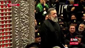 روضه‌خوانی حاج محمود کریمی در کنار ضریح امام رضا (ع) برای رهبر شهید