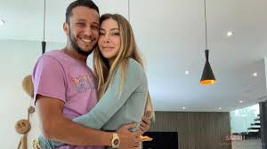 Yaşadıklarını hemen kağıda döken ve duygularını şarkı yapan irmak arıcı'nın yüzden fazla bestesi olduğu biliniyor. Seyma Subasi Nin Sevgilisi Mohammed Alsaloussi Ilk Kez Konustu Global Bursa
