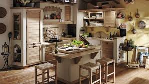 Me encanta el estilo rústico pero las construcciones actuales no permiten un aire excesivamente campestre. Cocina Pequena Con Isla Rustica Novocom Top
