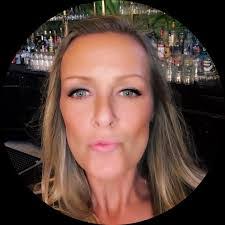 Shelly Burke's Instagram, Twitter & Facebook