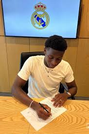 🚨 𝗢𝗙𝗙𝗜𝗖𝗜𝗘𝗟 : Kalifa Camara, défenseur central né en 2007, rejoint  l'académie du Real Madrid en provenance de Las Rozas CF 🤍😍💪 Le Real  Madrid poursuit ainsi son travail de recrutement des