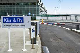 Kontrolerzy sprawdzą strefy kiss & fly. Dlaczego na lotnisku w Pyrzowicach  nie ma jej wcale?
