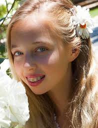 Maria Chiara De Bourbon Des Deux Siciles 12 Ans Nee En 2005 Fille De Charles De Bourbon Des Deux Siciles Pretendant Au Trone Familles Royales Bourbon Royal