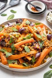 karotten im ofen mit kichererbsen roten zwiebeln minze rezepte mit karotten kichererbsen rezepte