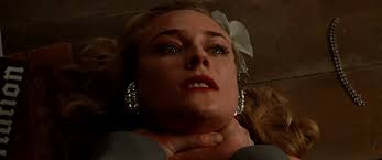 In de film Inglourious Basterds (2009) waren de handen die Diane Kruger  wurgen eigenlijk van Quentin Tarantino, niet van Christopher Waltz. Quentin  gaf toe dat hij wilde dat het wurgen met de