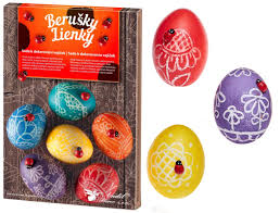 Přece v odvaru ze sušených okvětních lístků světlice barvířské! Easter Egg Decorating Set Ladybirds