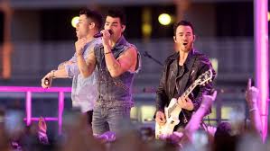 Young photo of the jonas brothers looking handsome in this group shot. Jonas Brothers Are Better Now Than They Were 10 Years Ago