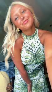 a momenr for the dres 🍸🐚🌴