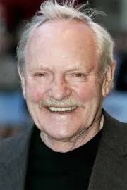 Julian Glover 🌟 7.1