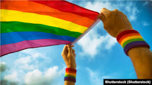 Being lesbian, gay, bisexual or transgender, or relating to these groups as a collective. Segodnya Gosudarstvo Zashishaet Lgbt Soobshestvo Sereznee Chem Neskolko Let Nazad