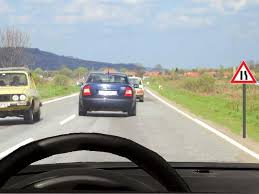 Camionul execută corect depăşirea autoturismului? Soferonline IntrebÄri Chestionare Auto Drpciv 2021 Categoria B B1 Tr Pagina 14