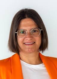 Elia Ferrer's Instagram, Twitter & Facebook