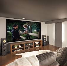 Au Sous Sol Ou Au Salon Un Cinema Maison Cinema Maison Meuble Home Cinema Salle De Cinema Maison