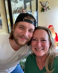 ✨Peggy Martin Rose✨ . . I bought this rose bush last year at  @giddingsnursery and they told me to give it plenty of room to climb, and  it sure did!! The flowers