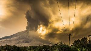 Kementerian luar dalam satu kenyataan hari ini memaklumkan pemindahan itu dilakukan ekoran keadaan yang semakin kritikal termasuk pengisytiharan cuti kecemasan. Asap Debu Letusan Gunung Berapi Sinabung Dijangka Masuk Ruang Udara Negara Oh Media
