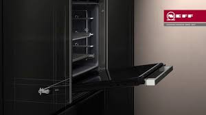 Un verre de porte d'appareil rayé peut se fendre. Porte De Four Slide Hide L Unique Porte Escamotable Youtube