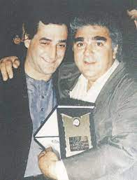 Βασίλειος κεσογλίδης) (κοκκινοχώρι καβάλας, 12 νοεμβρίου 1953) είναι έλληνας λαϊκός τραγουδιστής της γενιάς του. Basilhs Karras Apo Th Moyntzoyra Toy Synergeioy Sth Lampsh Ths Pistas Newsbreak