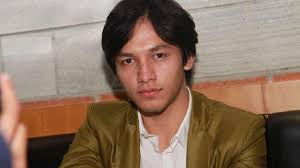 Sedangkan bagian samping di potong cukup tipis. Digugat Rp 4 2 Miliar Jefri Nichol Yakin Kalahkan Falcon Pictures