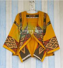 Blazer dengan merk terbaru dan motif dan juga desain yang beragam bisa di dapatkan di toko online lazada. Jual Blazer Rompi Kain Tenun Tradisional Lazada Co Id
