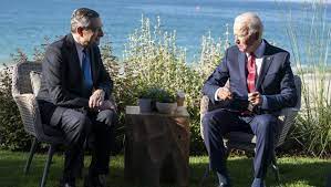 President joe biden, european commission president ursula von der leyen and italy's prime minister mario draghi walk along the boardwalk during the g7. Al G7 Draghi Faccia A Faccia Con Biden Italia Europeista E Atlantista La Repubblica