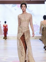Dengan memakai kartun yang telah sajikan contohnya gambar kartun yang telah admin sajikan buat kalian 20 inspirasi gaun pengantin muslimah yang modern updated 2020 bukareview. 60 Model Kebaya Brokat Modern Modifikasi Terbaru 2020 Bergaya