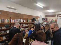 Libera nel vento", il primo libro di Dino Marchese tra viaggio, tempo e  amore