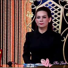 She sings for paris by night and also acts in their plays. Pham Phi Nhung Phamnhung123 Twitter