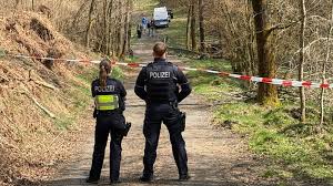 Leichenteile unweit der Autobahn: Kopf gefunden
