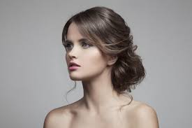 Es tan fácil como hacer una coleta. Como Hacer Un Mono Bajo Despeinado