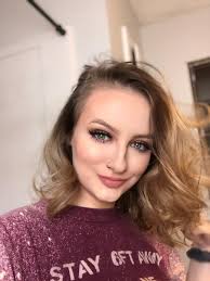 Of course when I do mine and my girls makeup we use Farmasi products now  🥰✨🙌🏻 I can recommend so much of our makeup we have a beautiful range  that lasts all