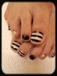 Black And White Striped Nails Pin By Azzalia Richina On Nails And Ig Nails Toe Nails Striped Toe Nails Toe Nail Designs