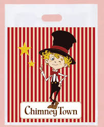 We made our very own Poupelle of Chimney Town shopping bags—featuring original artwork by Akihiro Nishino. Catch them this summer at the musical! 今年の夏のミュージカル『えんとつ町のプペル』@KAAT神奈川芸術劇場はグッズ開発から全て全力で参加させて ...